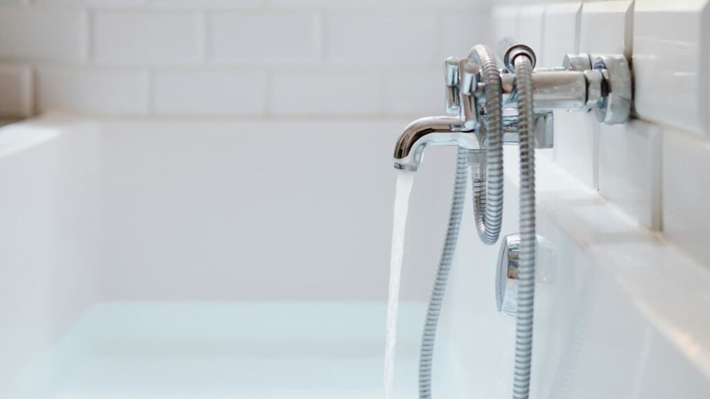 How to Fix a Leaking Bathtub Faucet: A Step-by-Step Guide